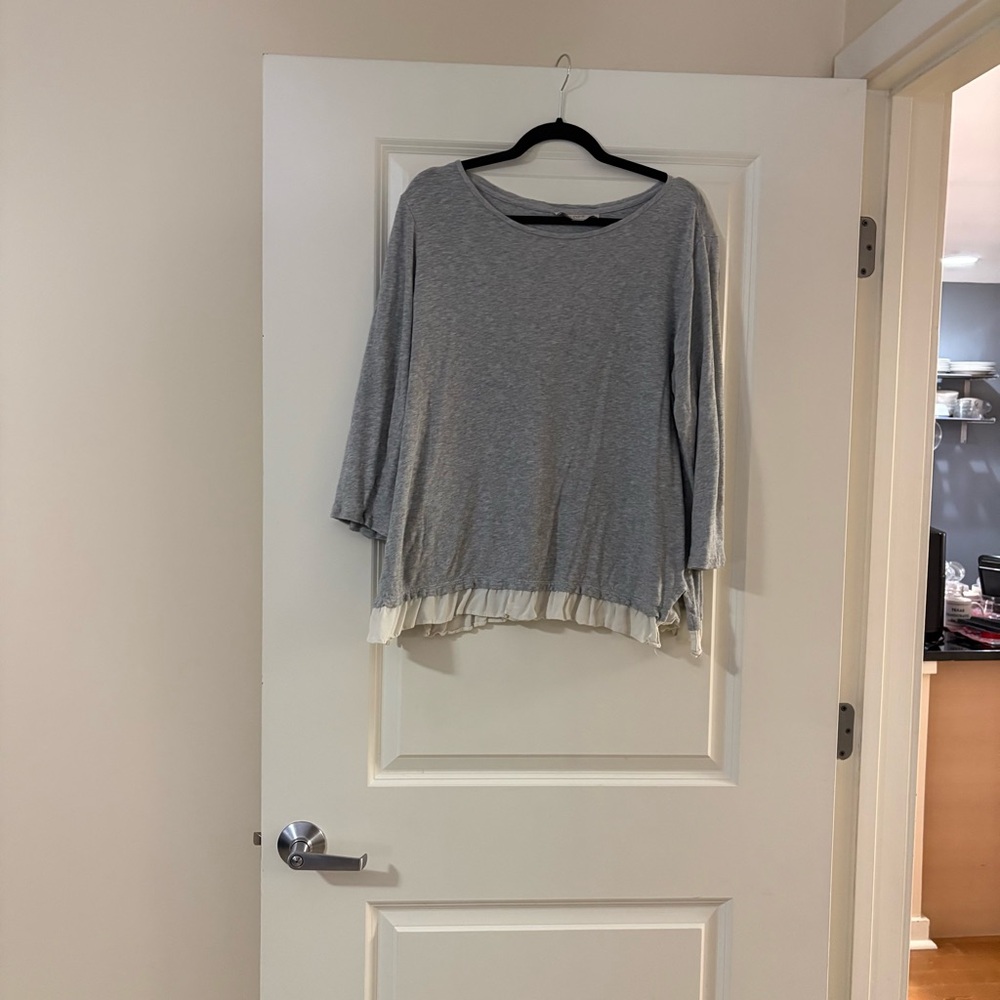 100% cotton LOFT Gray Top with Cream Hem